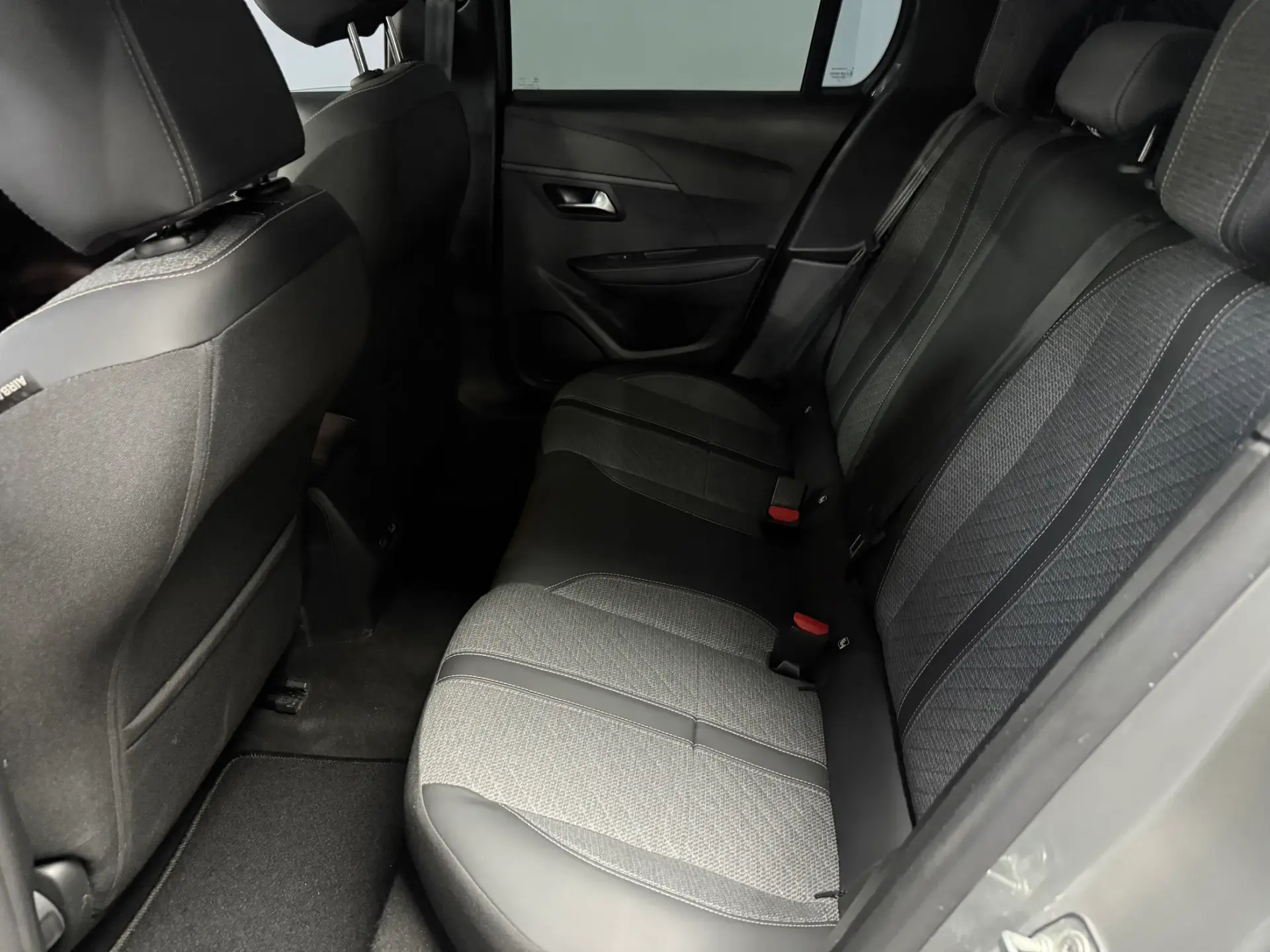 Peugeot 208 1.2 Hybrid Allure e-DCS6 8