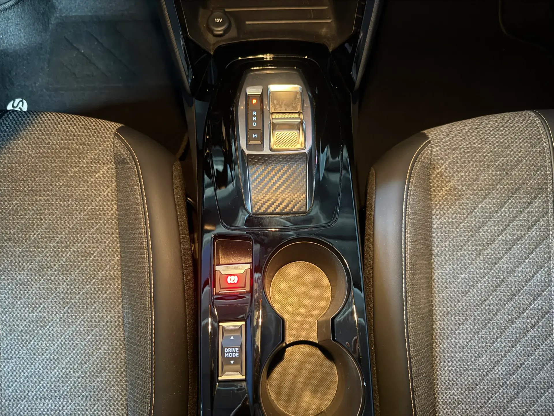 Peugeot 208 1.2 Hybrid Allure e-DCS6 12