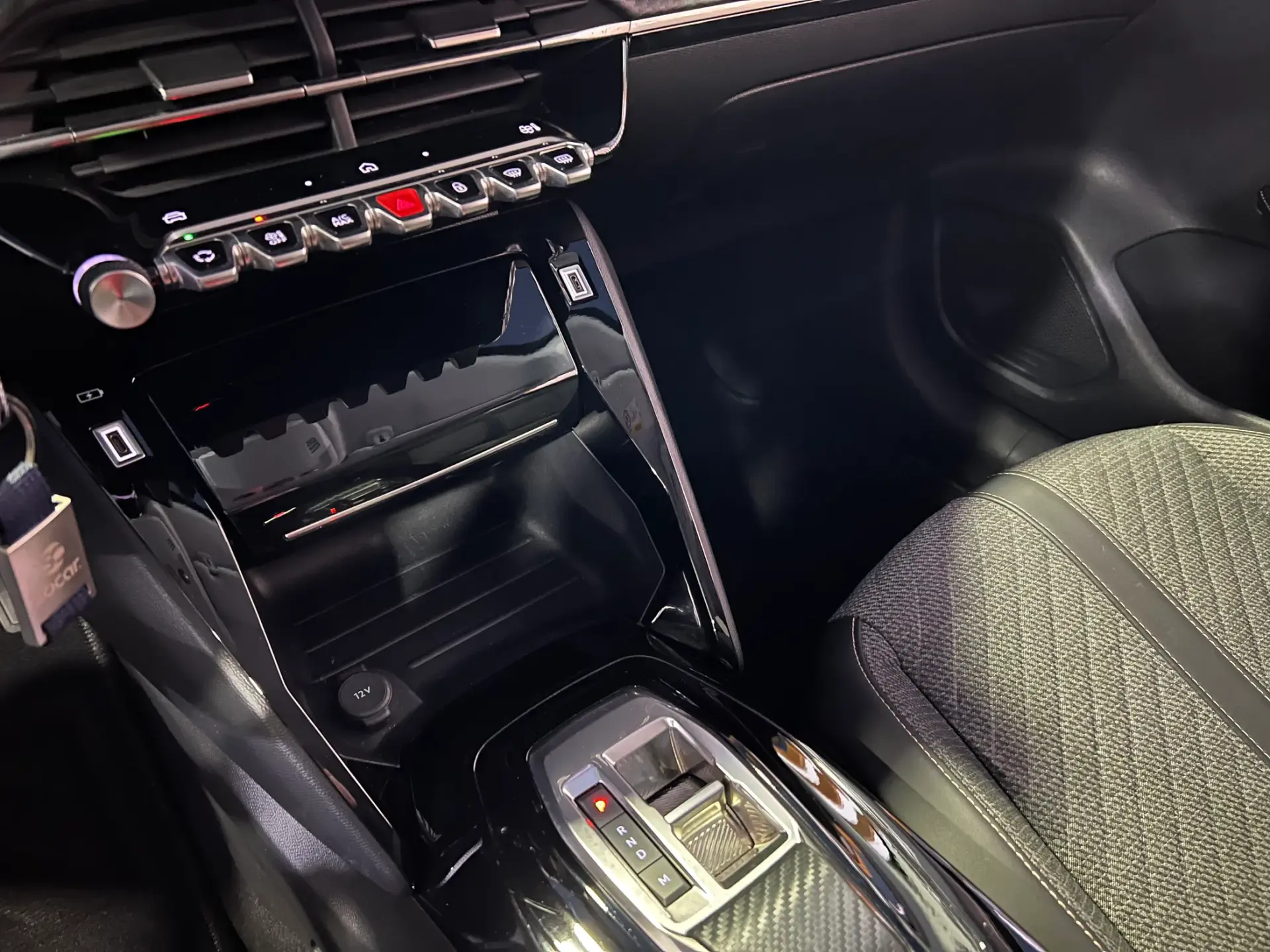 Peugeot 208 1.2 Hybrid Allure e-DCS6 24