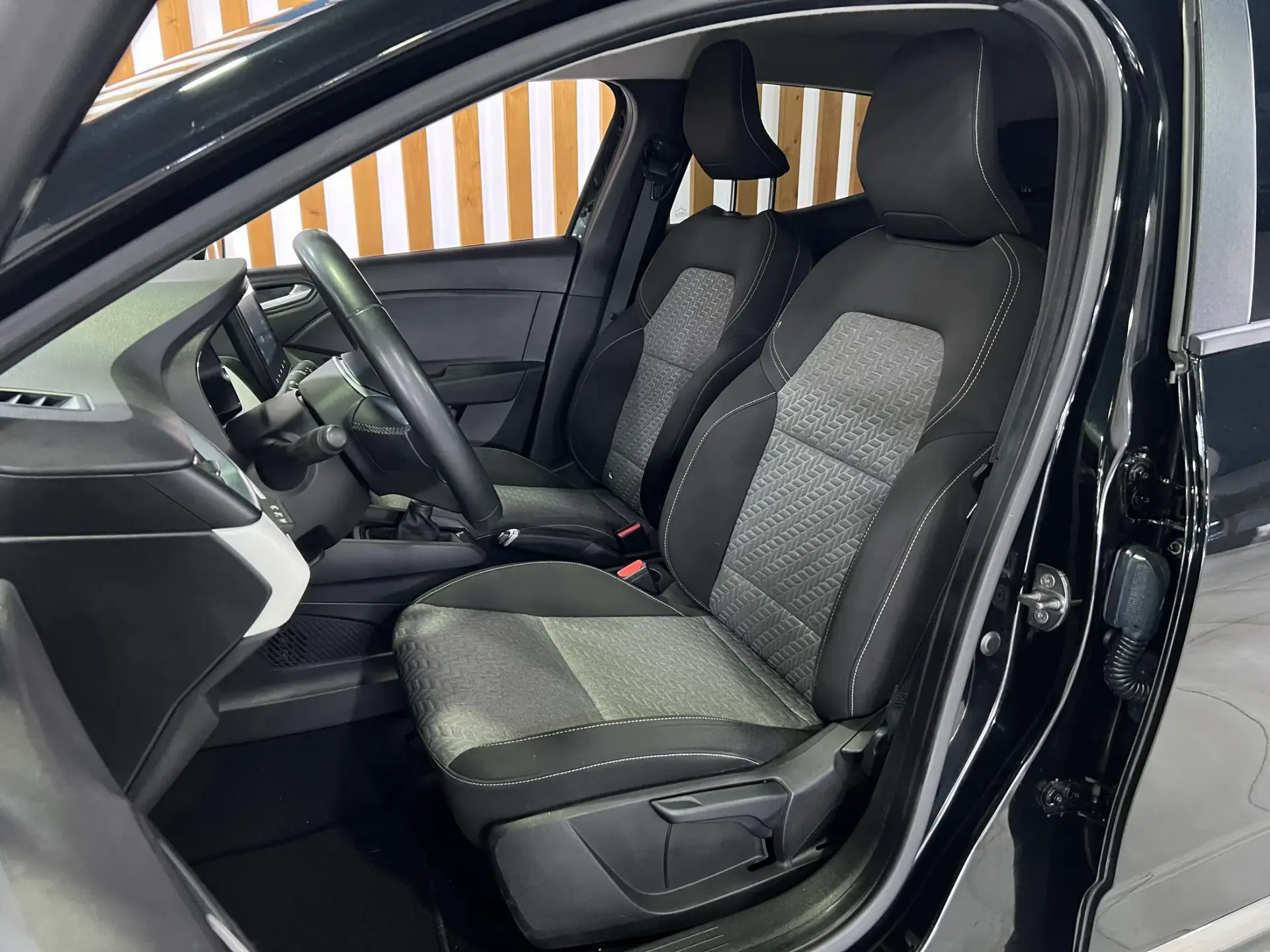 Renault Clio 1.0 TCe Limited 11