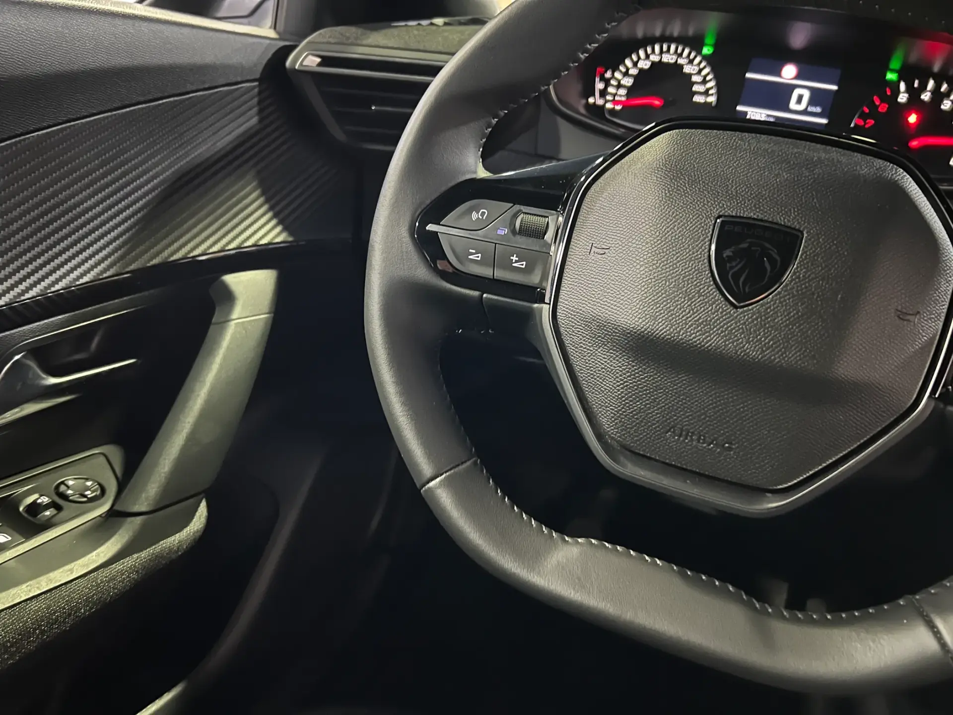 Peugeot 2008 1.2 PureTech Style 13