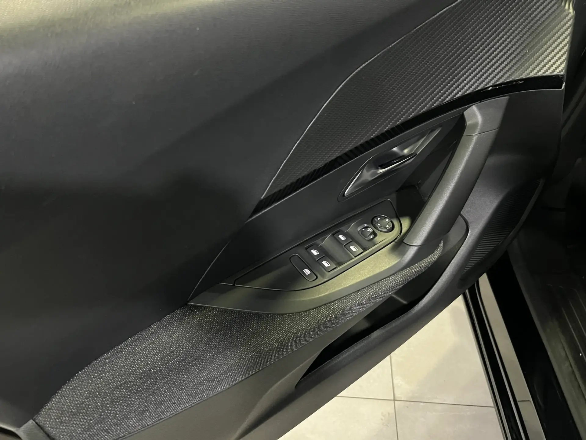 Peugeot 2008 1.2 PureTech Style 23