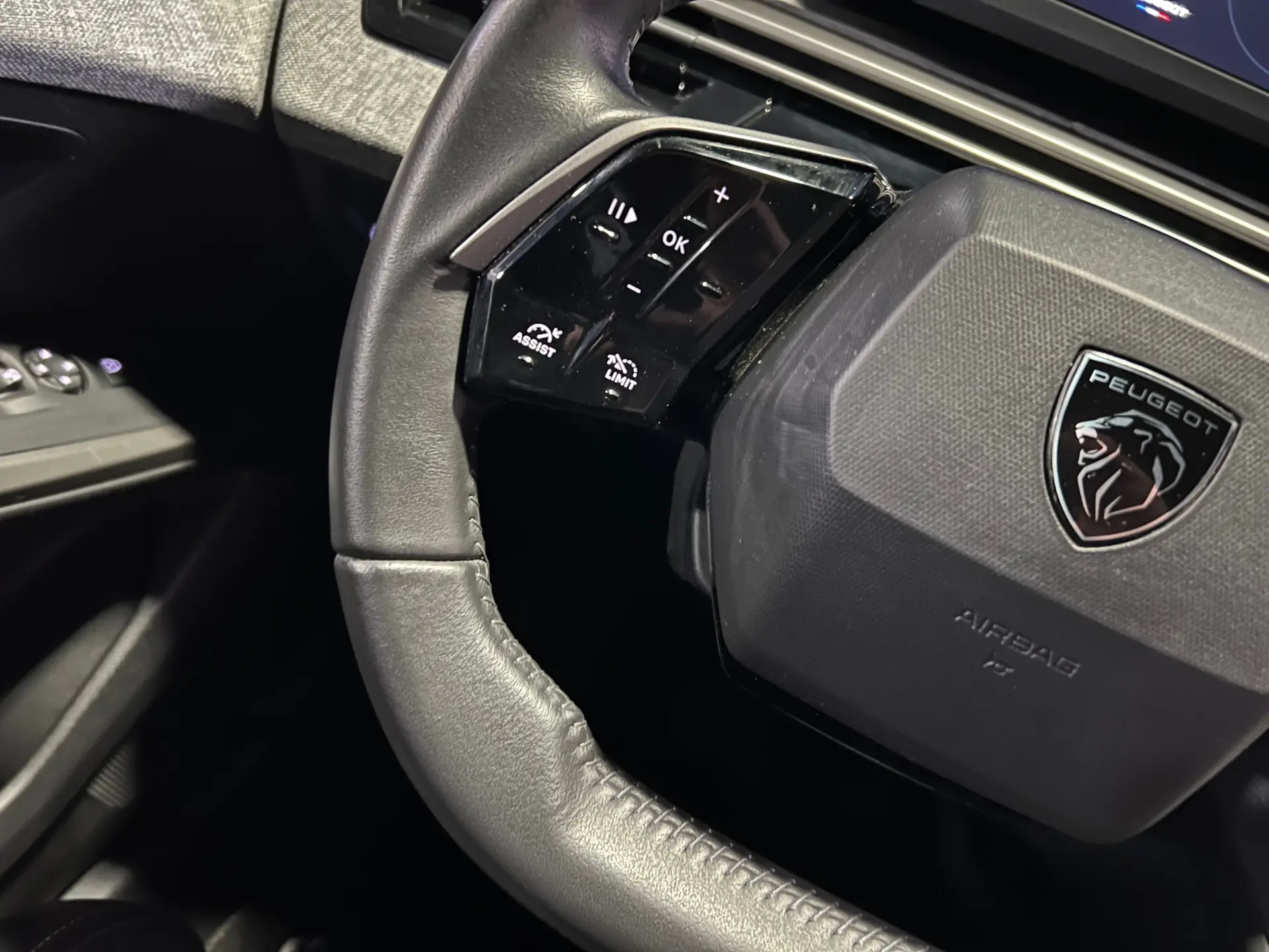 Peugeot 3008 1.2 Hybrid Allure e-DCS6 18