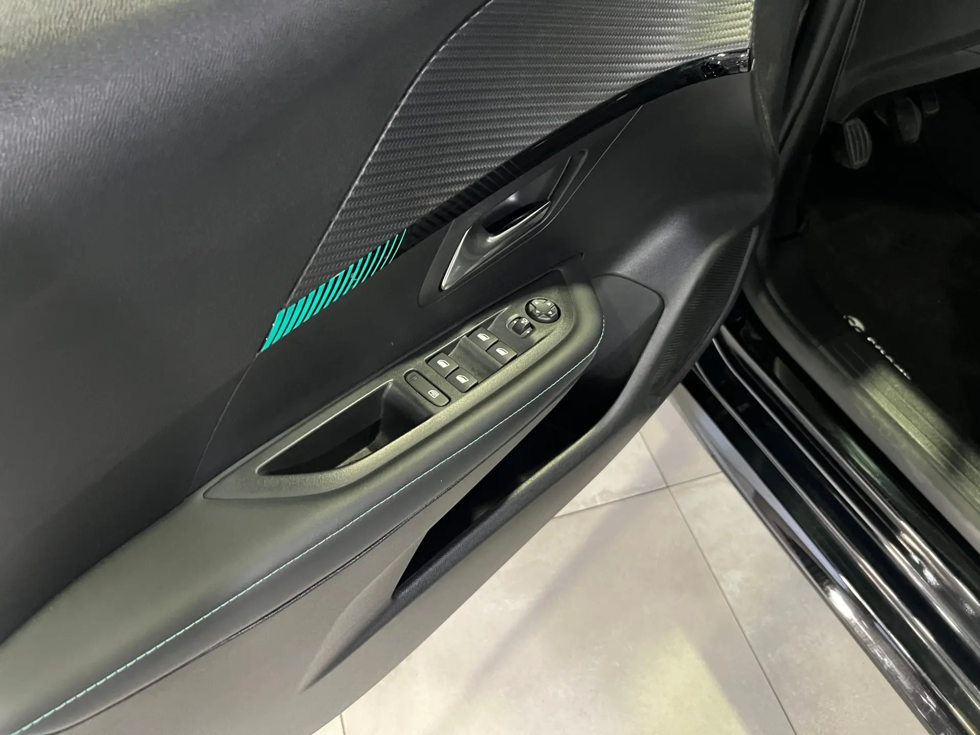 Peugeot 208 1.5 BlueHDi Allure Pack 23