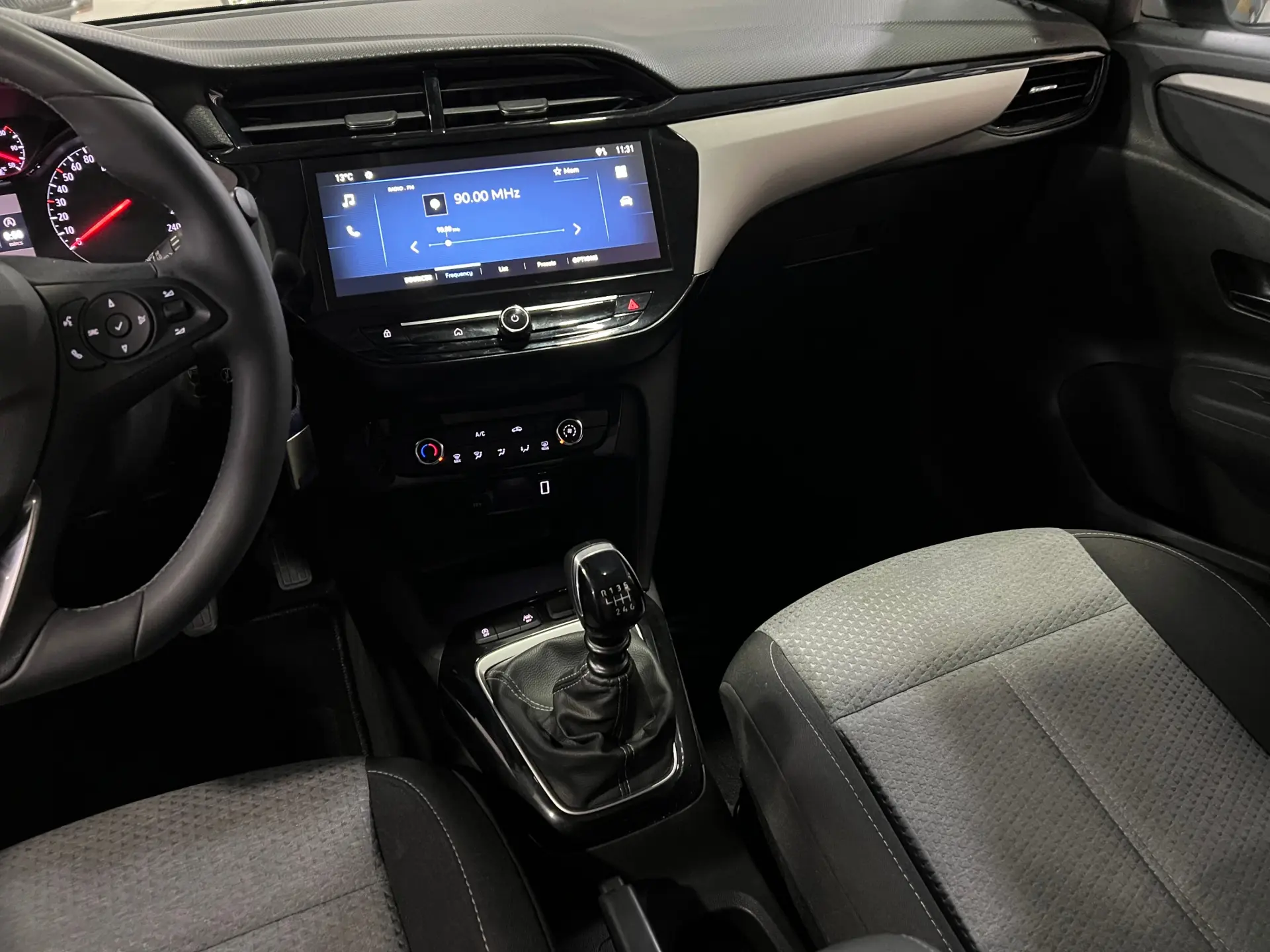 Opel Corsa 1.2 Elegance 17