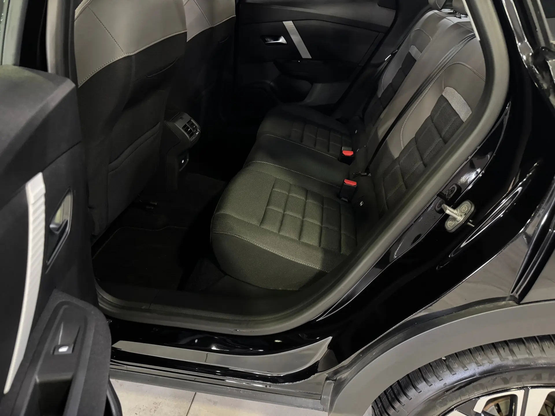 Citroen C4 X 1.2 Hybrid Plus e-DSC6 10