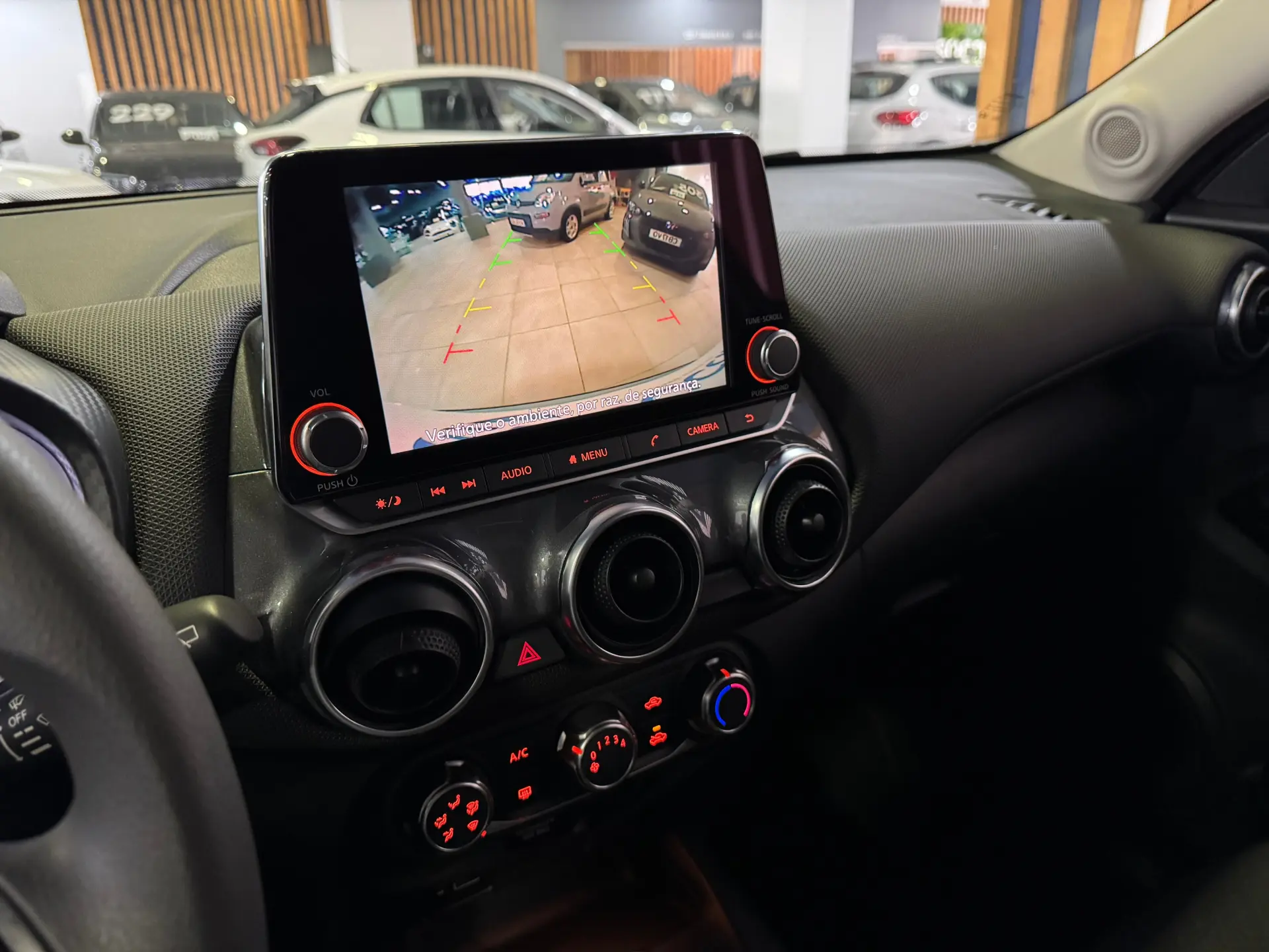 Nissan Juke 1.0 DIG-T N-Connecta NAV. 8
