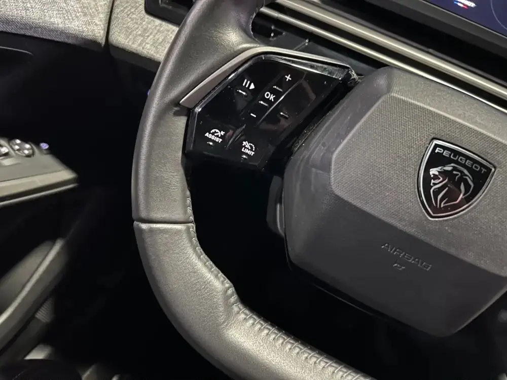 Peugeot 3008 1.2 Hybrid Allure e-DCS6 17