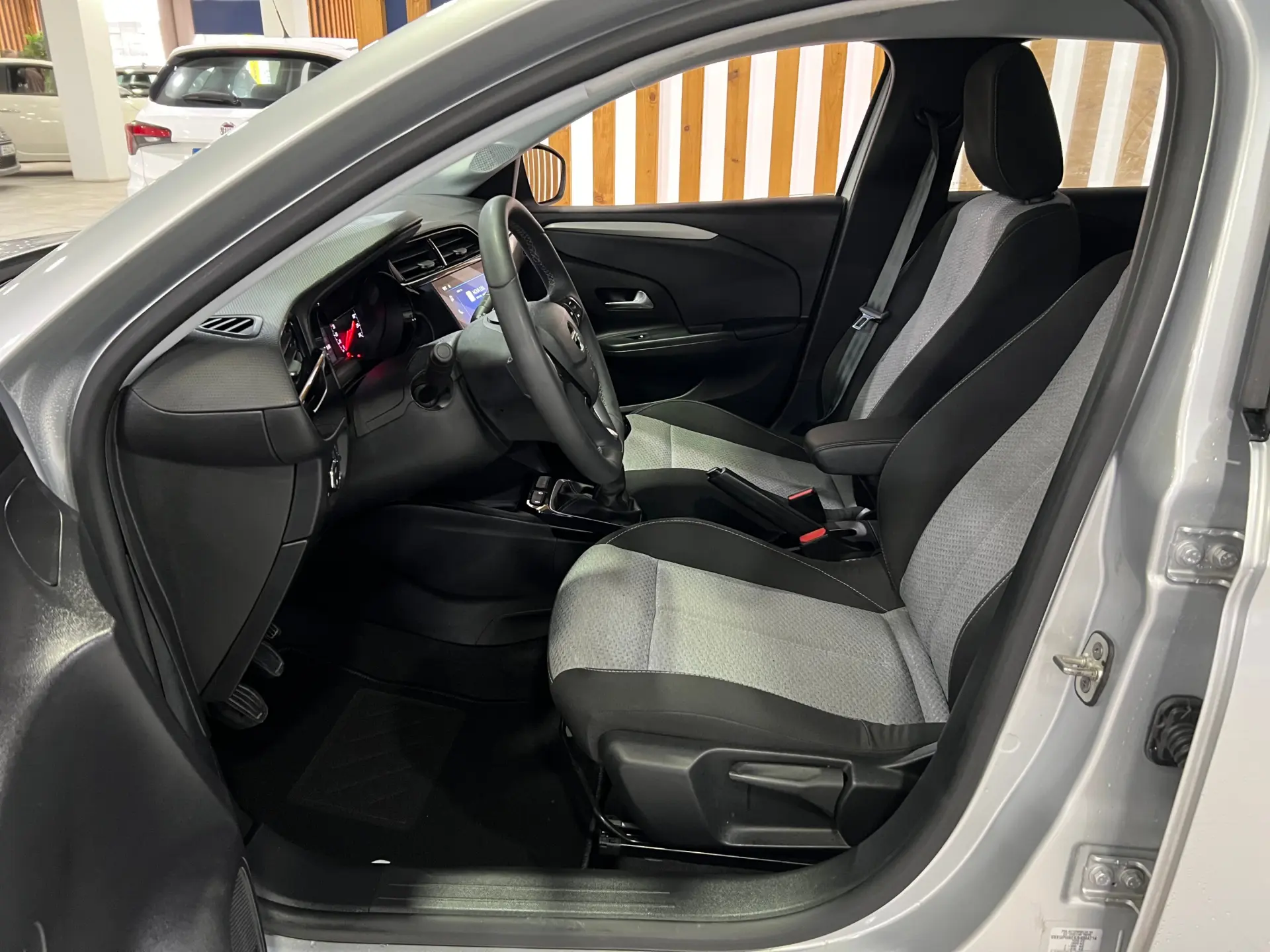 Opel Corsa 1.2 T Edition 11