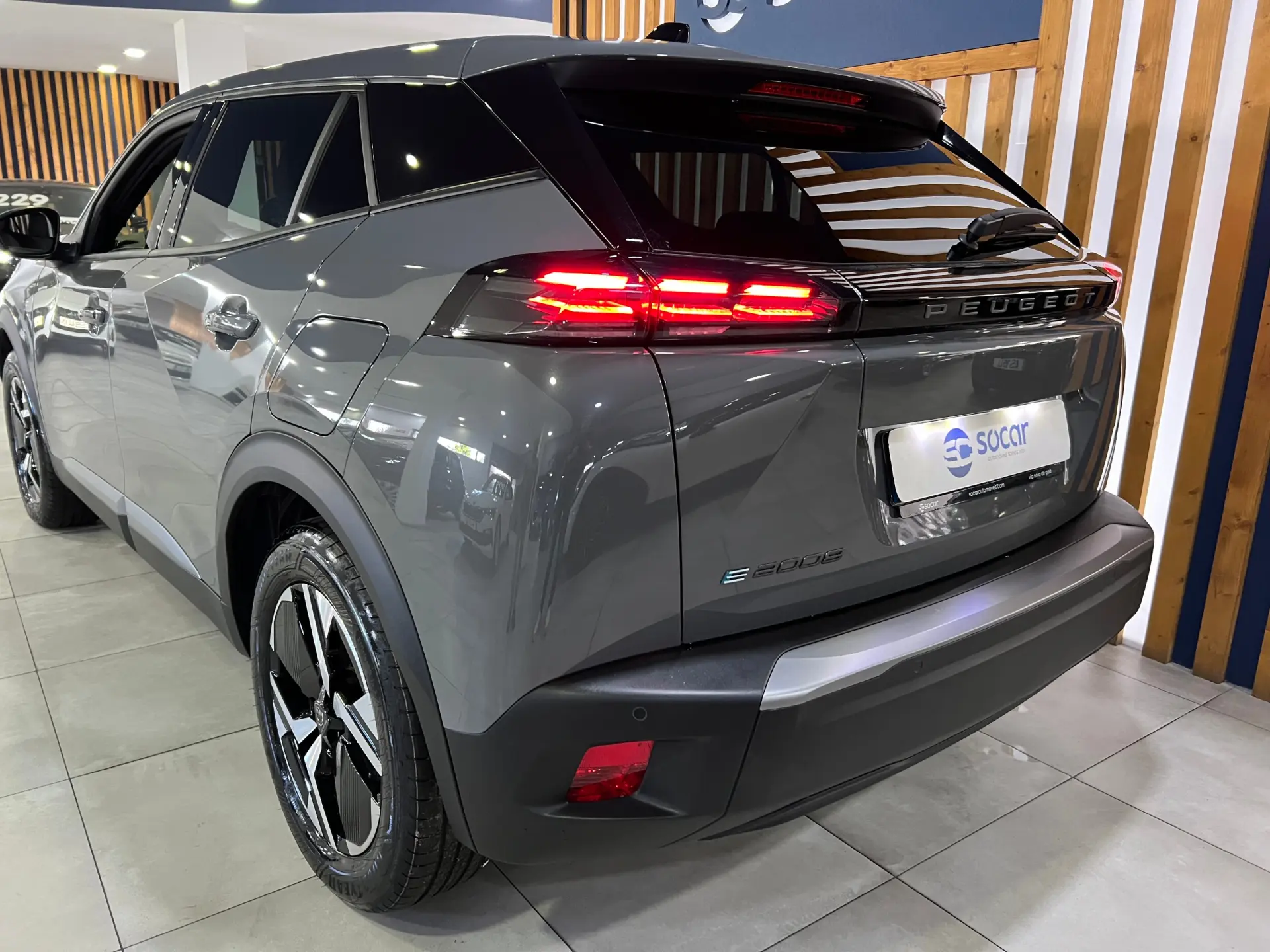 Peugeot e-2008 54 kWh Allure 7