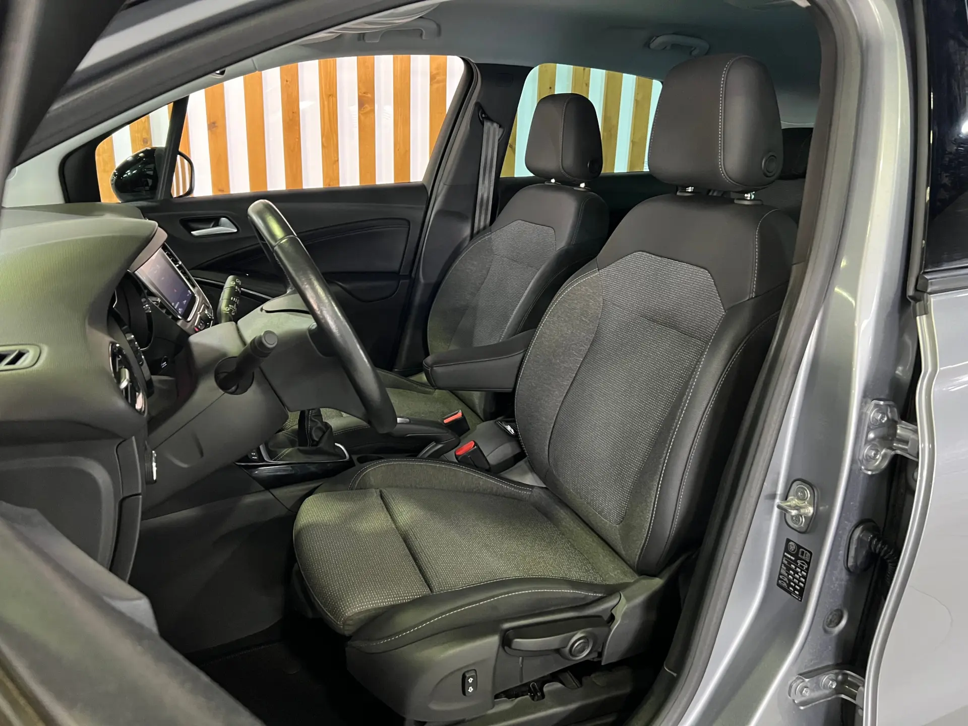 Opel Crossland 1.2 T Elegance 16