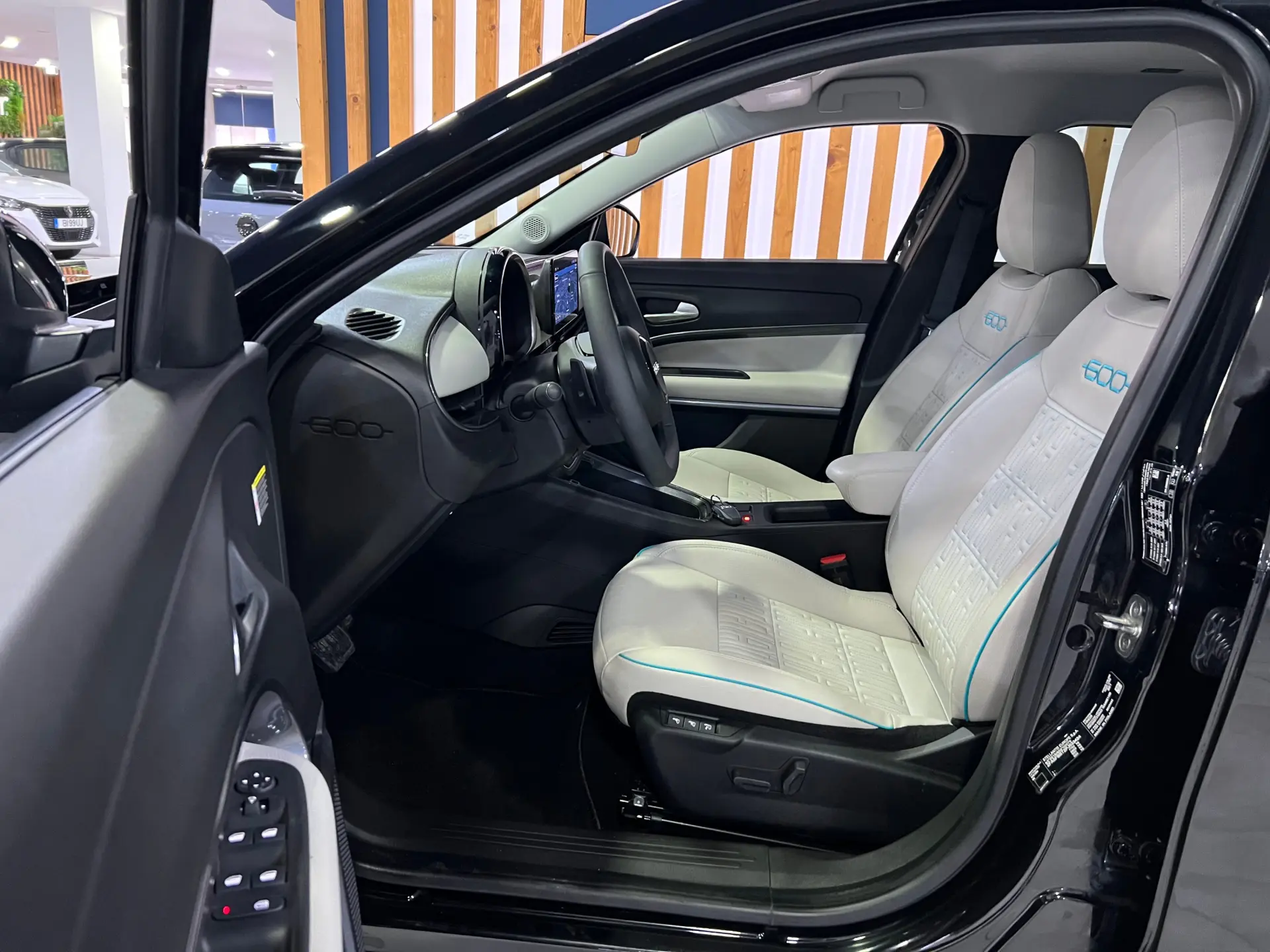Fiat 600 1.2 Hybrid La Prima 10