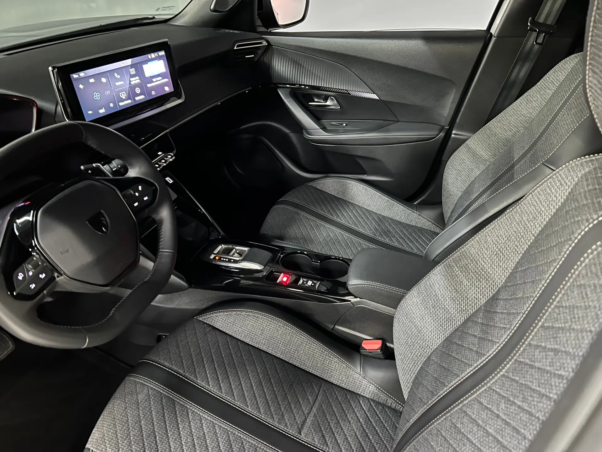 Peugeot 2008 1.2 Hybrid Allure e-DCS6 10