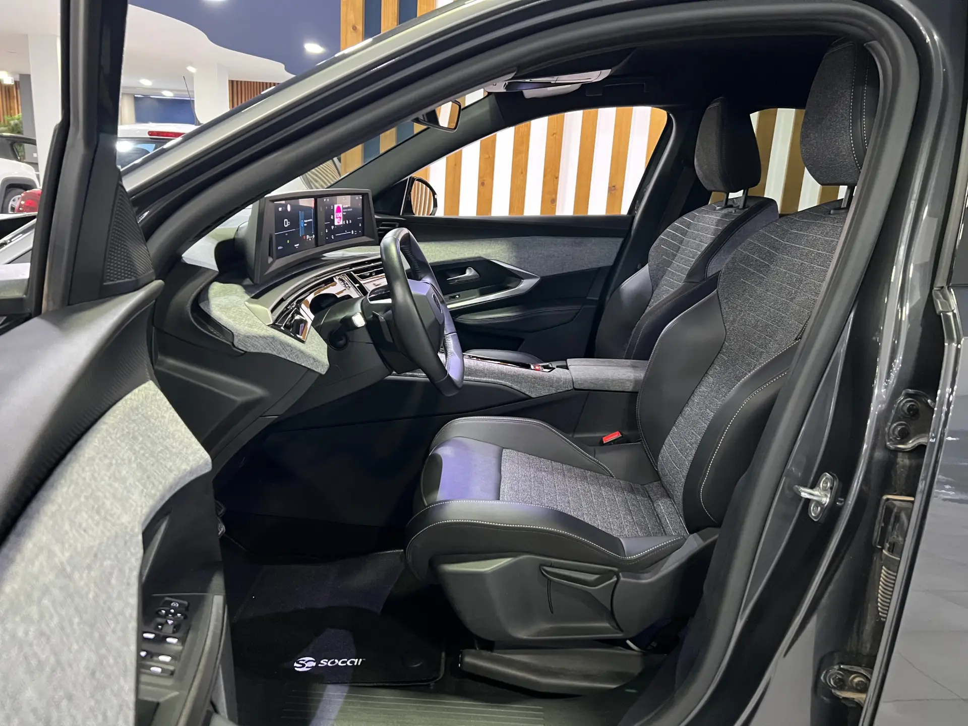Peugeot 3008 1.2 Hybrid Allure e-DCS6 12