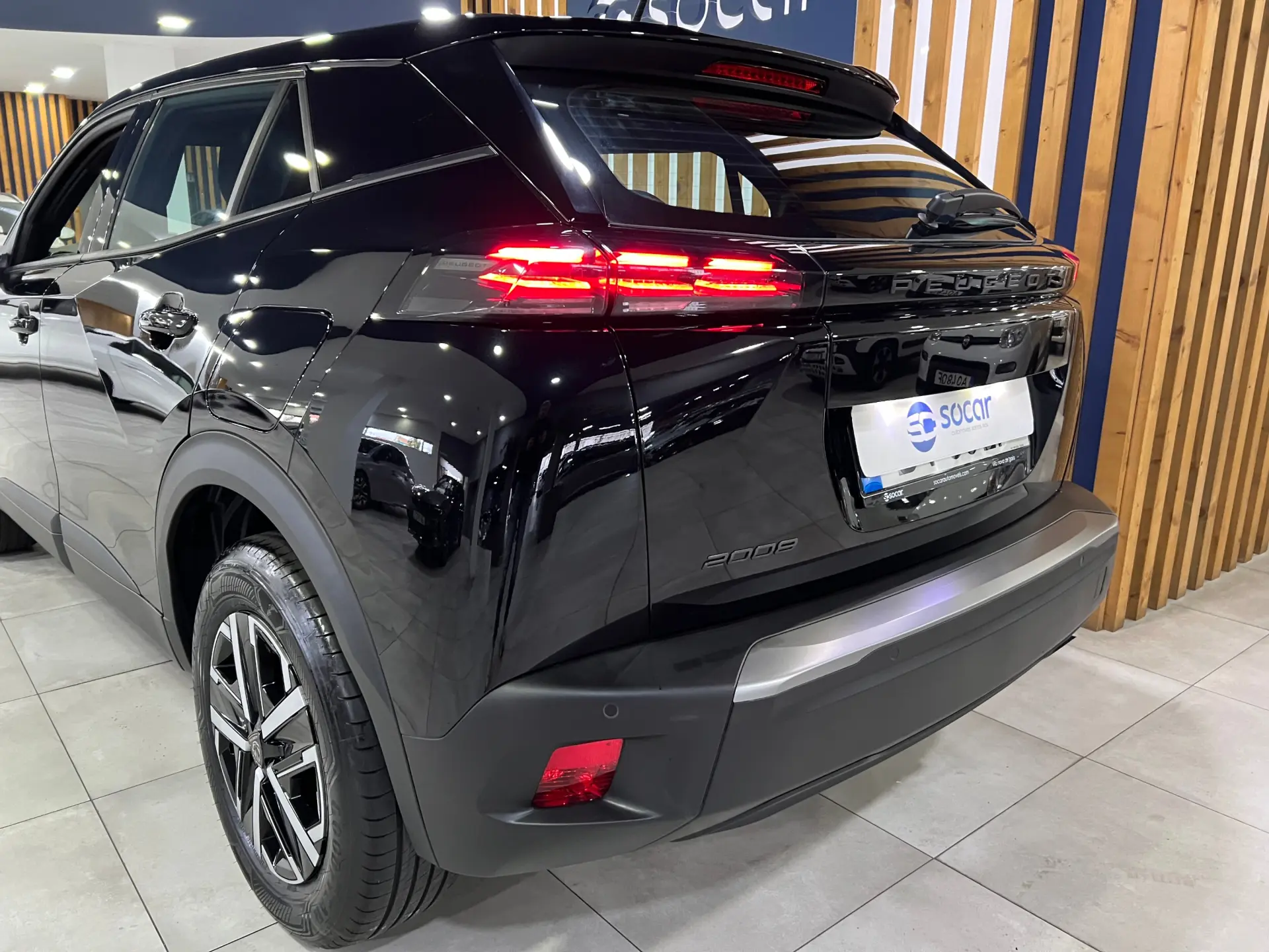 Peugeot 2008 1.2 PureTech Style 6