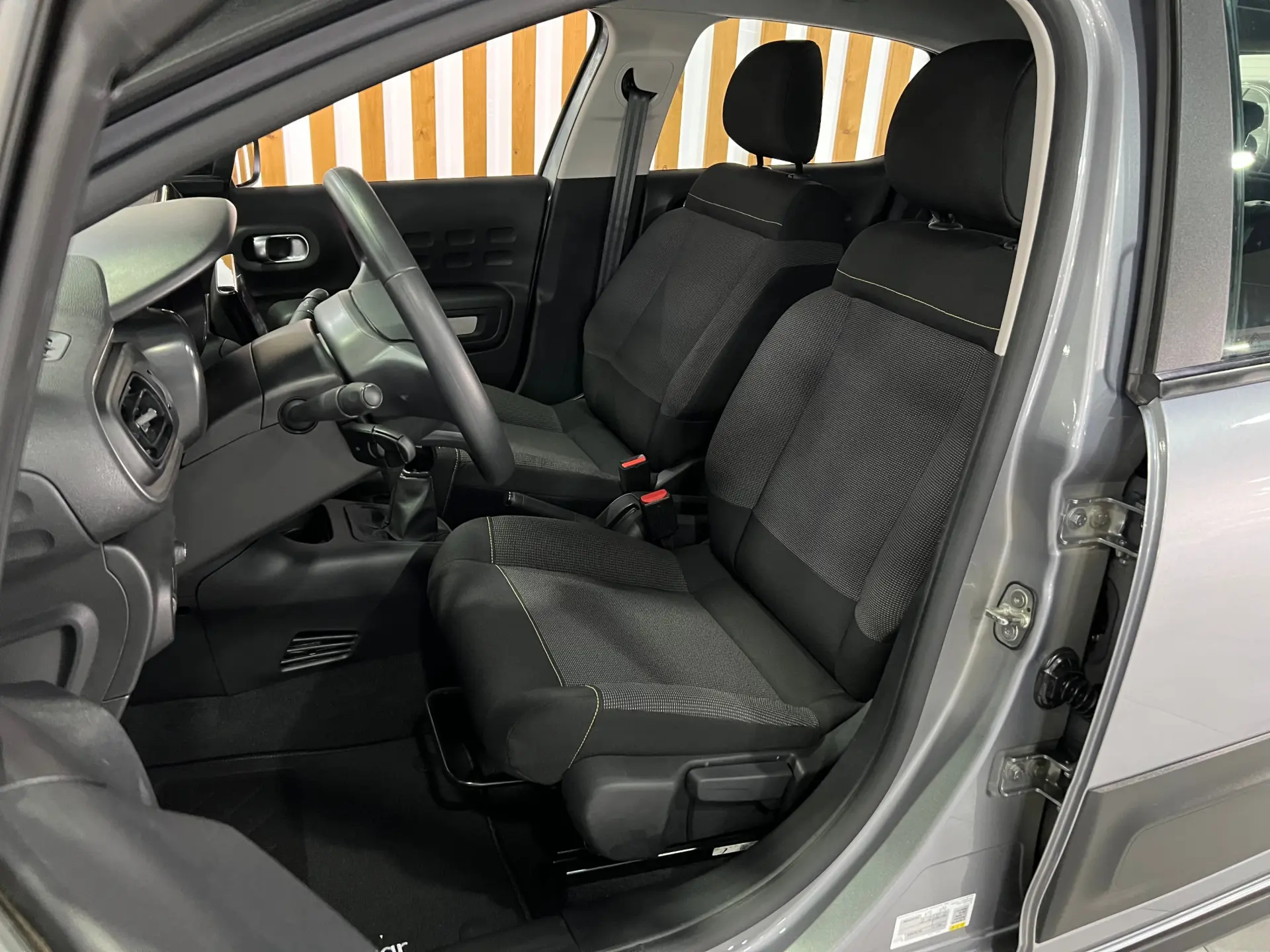 Citroen C3 1.2 PureTech C-Series 8