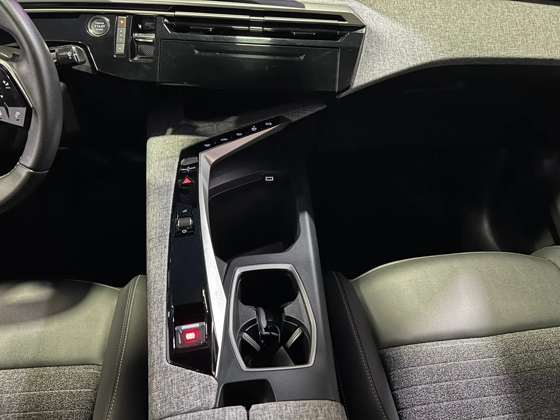 Peugeot 3008 1.2 Hybrid Allure e-DCS6 23