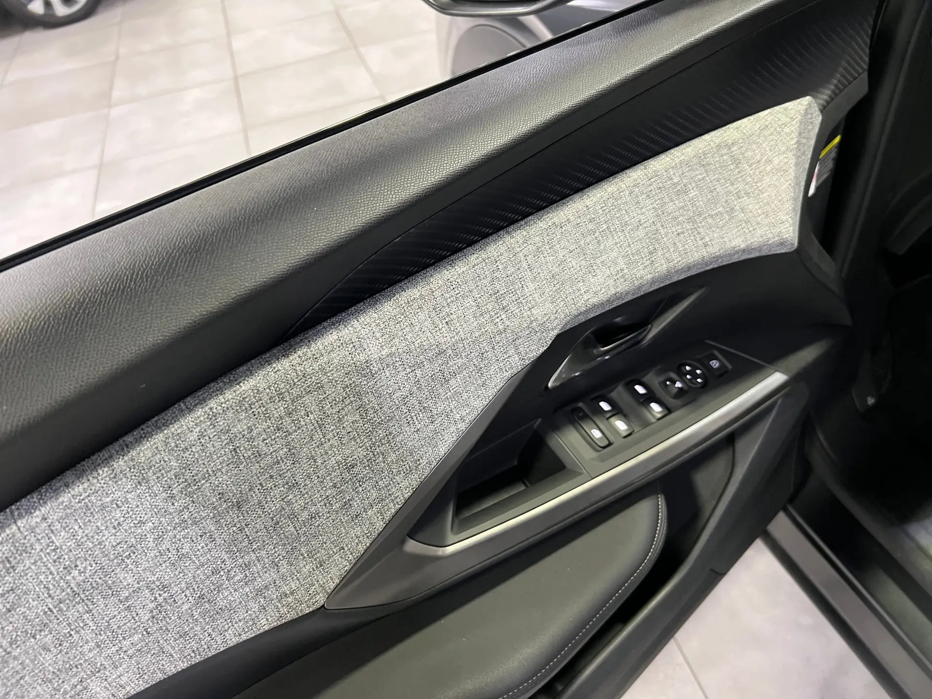 Peugeot 3008 1.2 Hybrid Allure e-DCS6 25