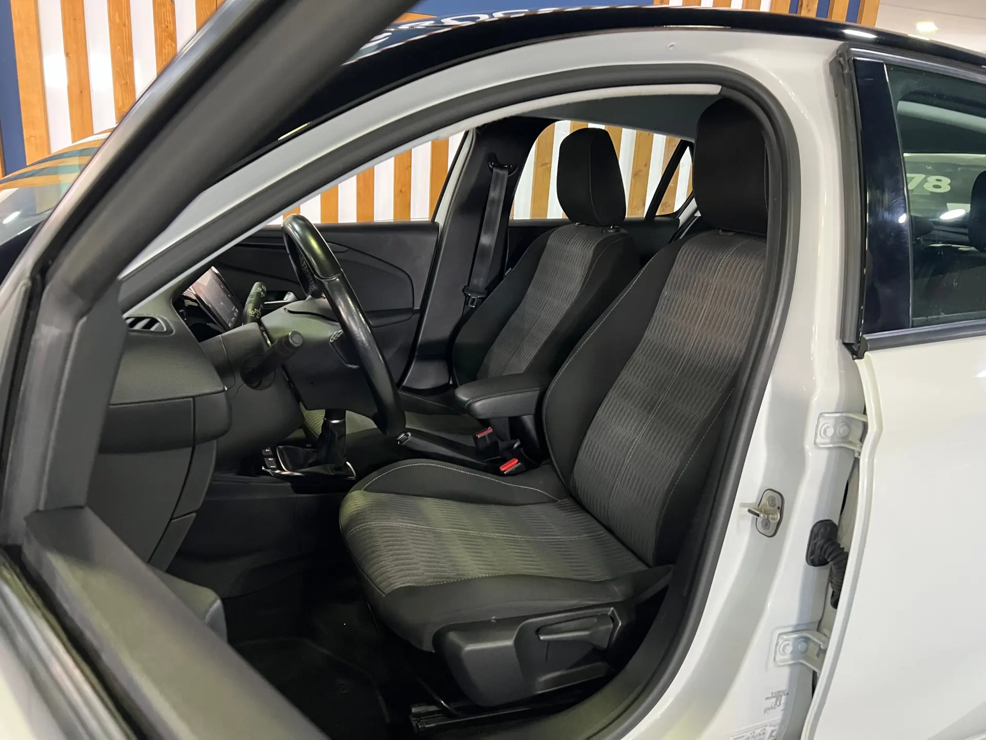 Opel Corsa 1.2 Business Edition 10