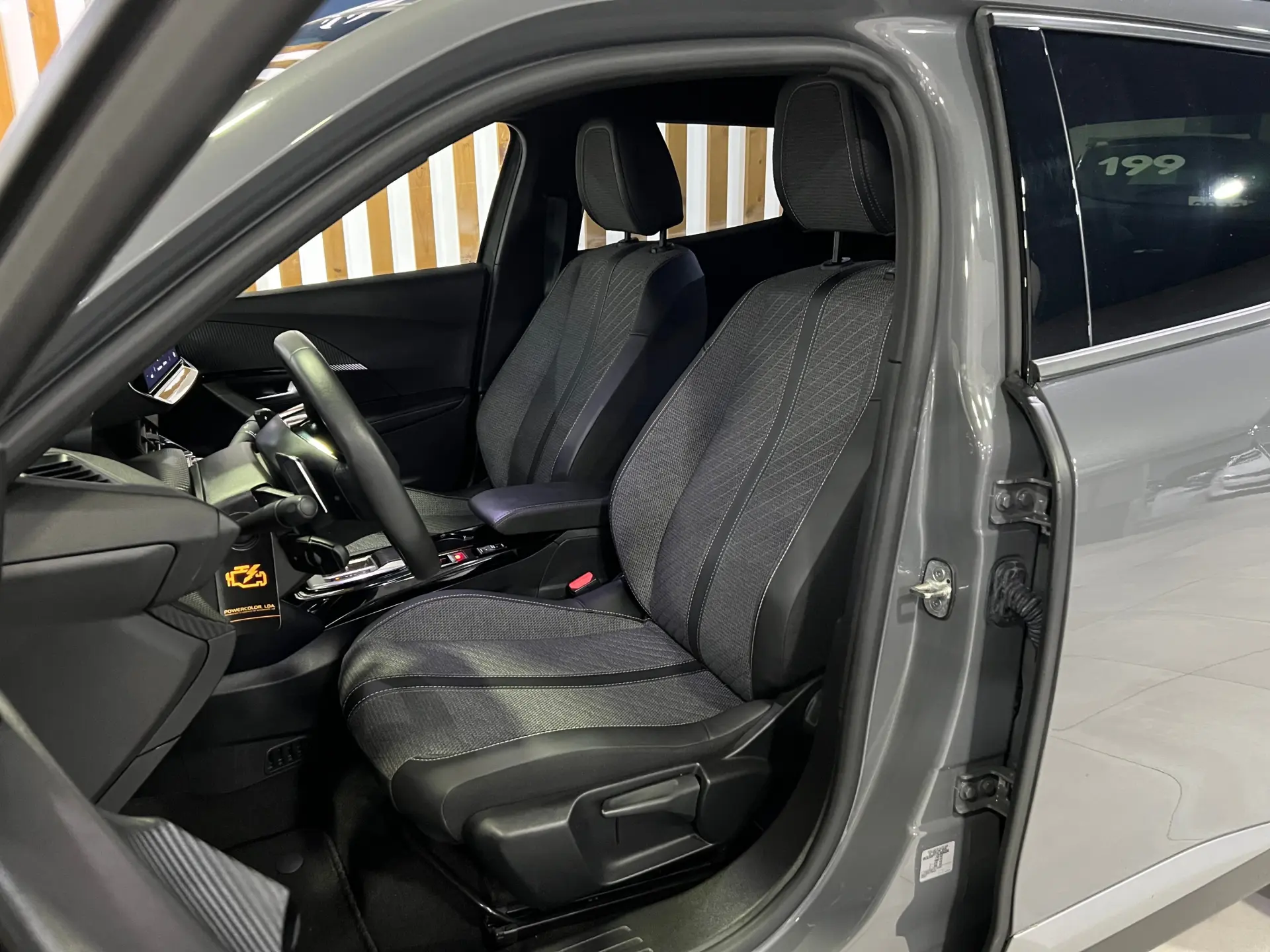Peugeot e-2008 54 kWh Allure 12