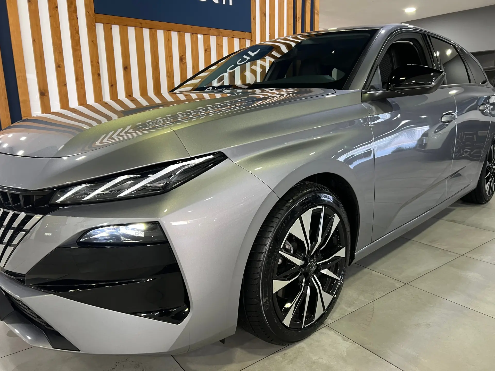Peugeot 308 SW 1.2 Hybrid Allure e-DCS6 4