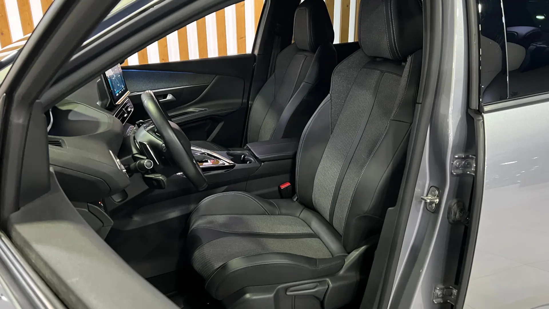Peugeot 3008 1.6 Hybrid Allure Pack e-EAT8 14