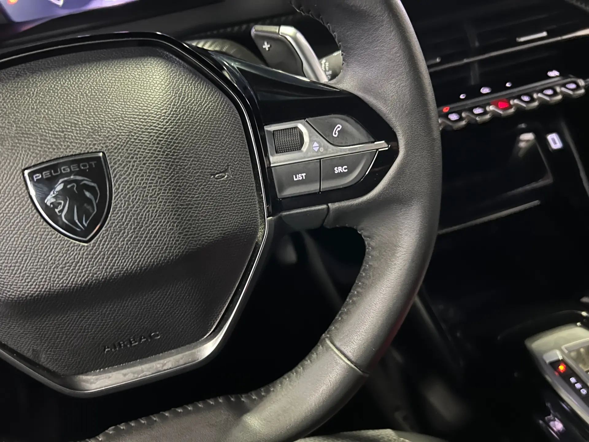 Peugeot e-2008 54 kWh Allure 16