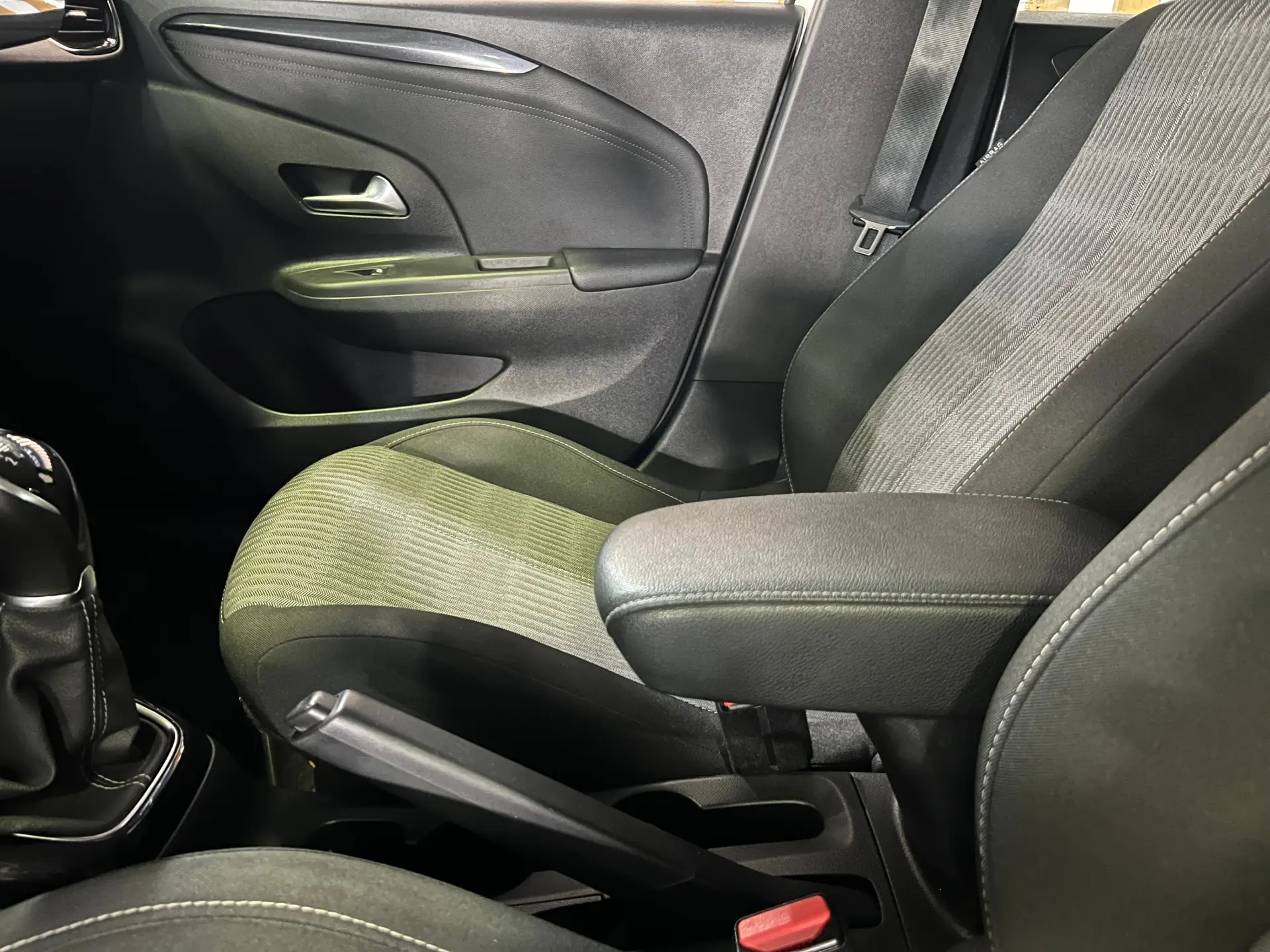 Opel Corsa 1.2 Business Edition 9
