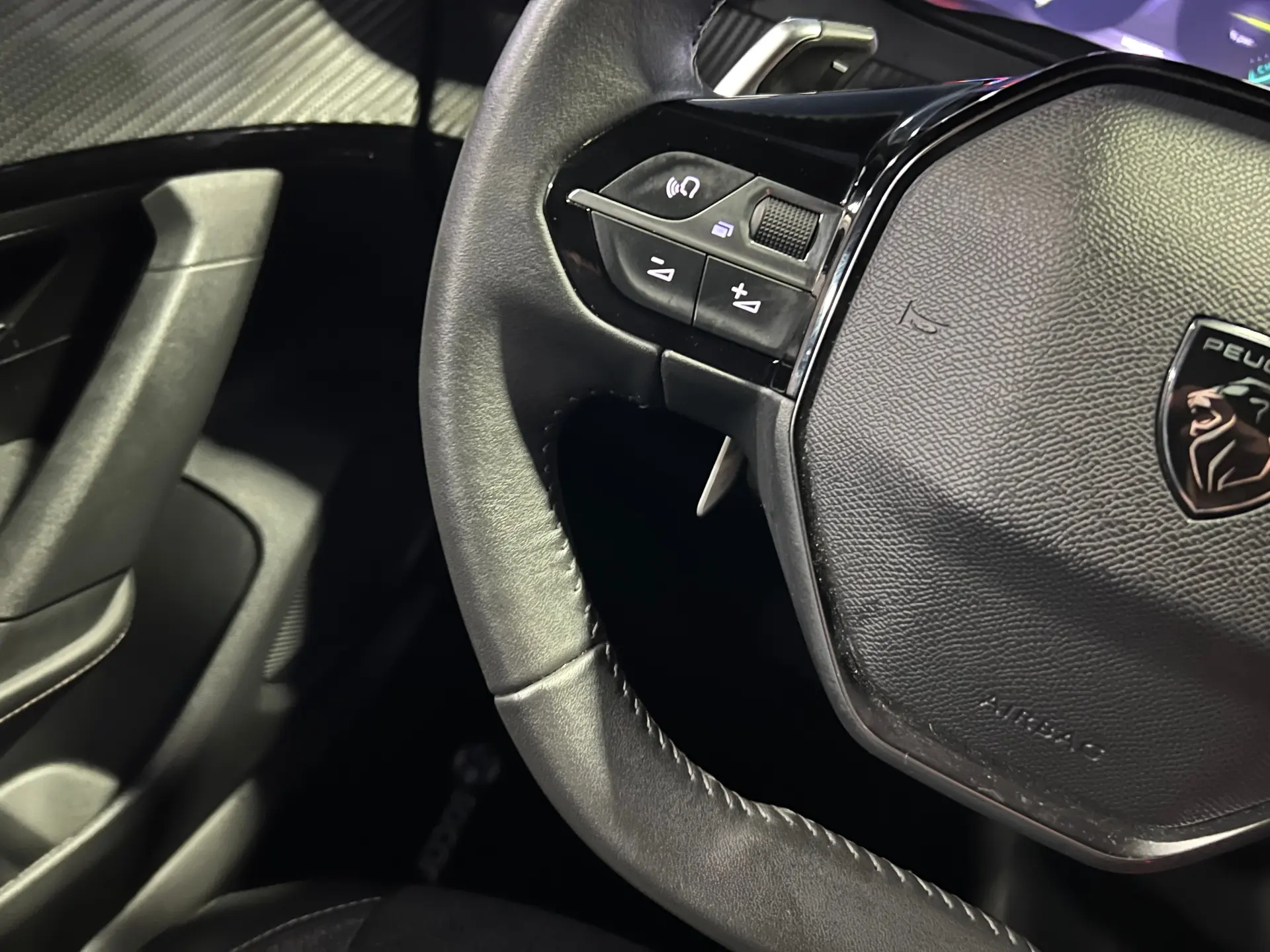 Peugeot e-2008 54 kWh Allure 17