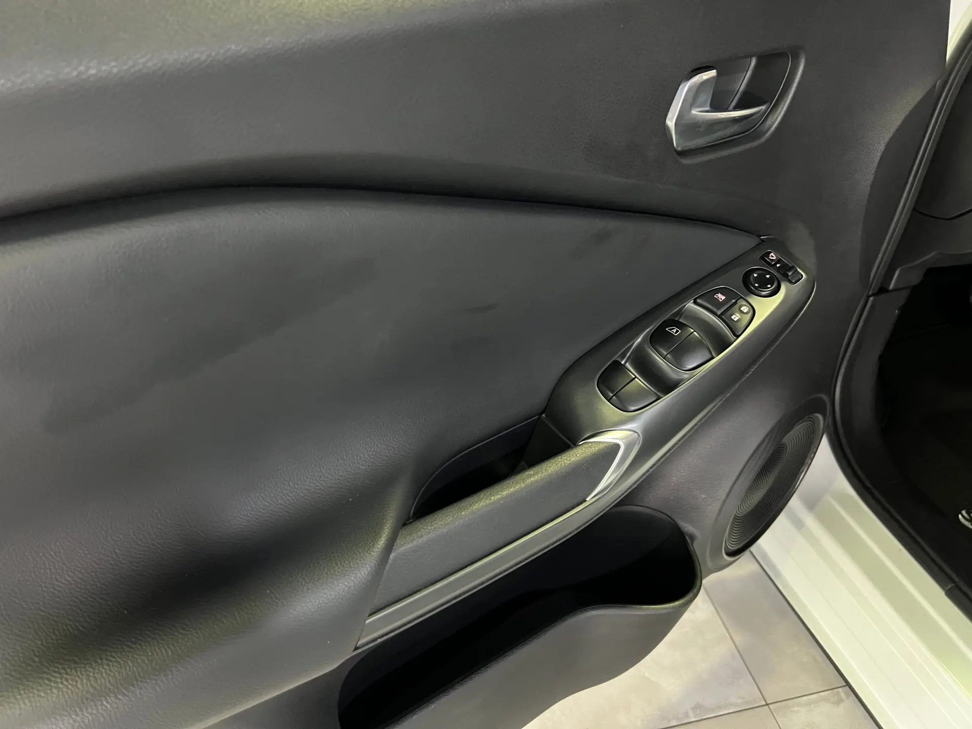 Nissan Juke 1.0 DIG-T N-Connecta NAV. DCT 23