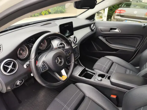 Mercedes-Benz GLA 180 7G-DCT UrbanStyle Edition 6