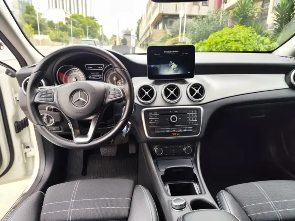 Mercedes-Benz GLA 180 7G-DCT UrbanStyle Edition 7