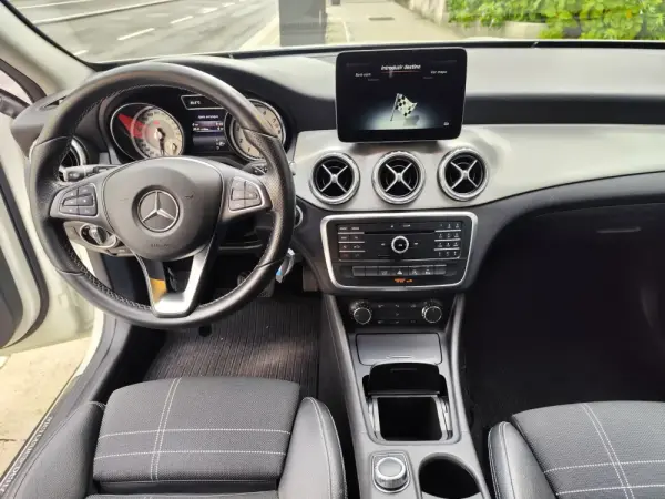 Mercedes-Benz GLA 180 7G-DCT UrbanStyle Edition 8