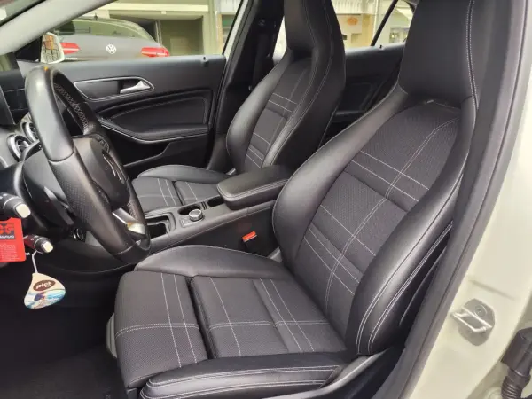 Mercedes-Benz GLA 180 7G-DCT UrbanStyle Edition 12