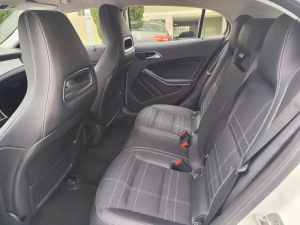 Mercedes-Benz GLA 180 7G-DCT UrbanStyle Edition 13