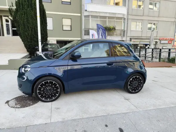 Fiat 500e La Prima 6