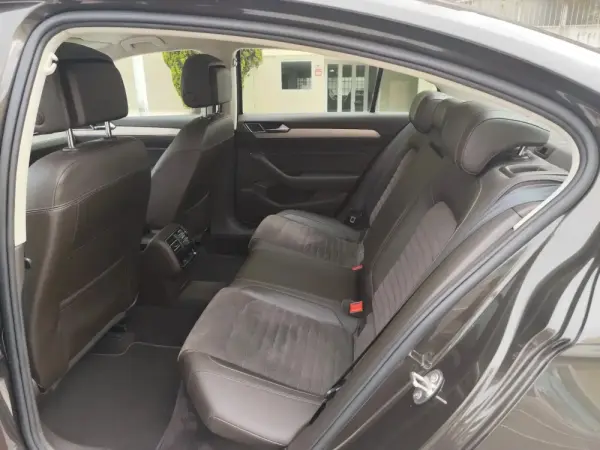 Volkswagen Passat 2.0 TDI Highline DSG 15