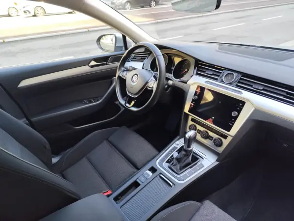 Volkswagen Passat Variant 2.0 TDi Confortline DSG 19
