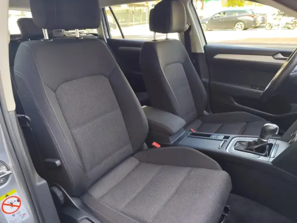 Volkswagen Passat Variant 2.0 TDI Confortline DSG 17