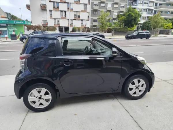 Toyota iQ 1.0 VVT-i 5