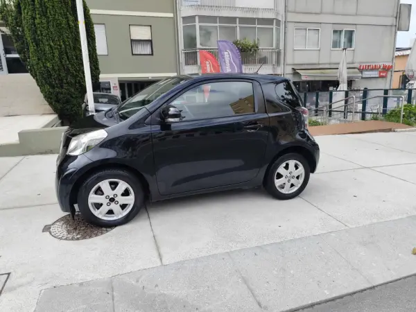 Toyota iQ 1.0 VVT-i 9