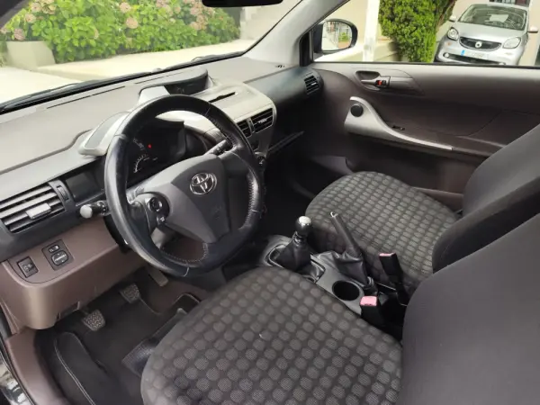 Toyota iQ 1.0 VVT-i 10