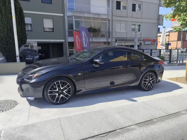 Lexus RC 300h Black Edition 3