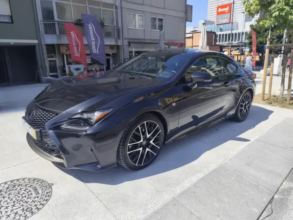 Lexus RC 300h Black Edition 4