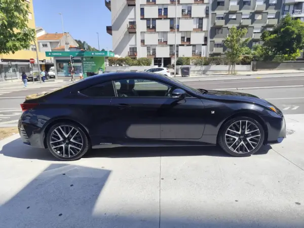 Lexus RC 300h Black Edition 5