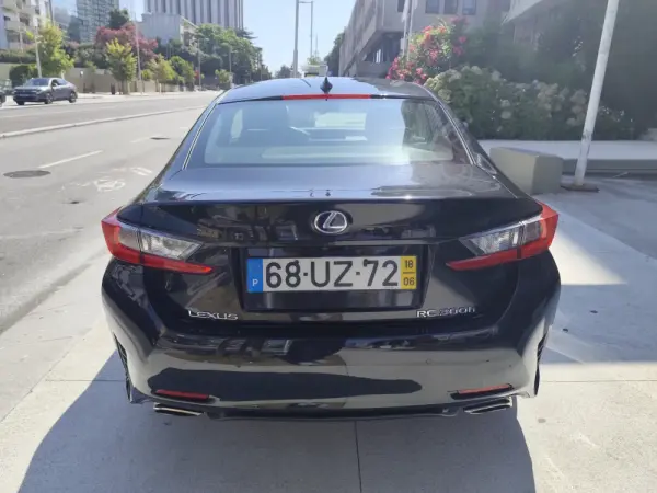 Lexus RC 300h Black Edition 6