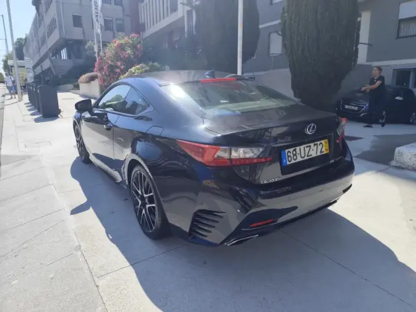 Lexus RC 300h Black Edition 27