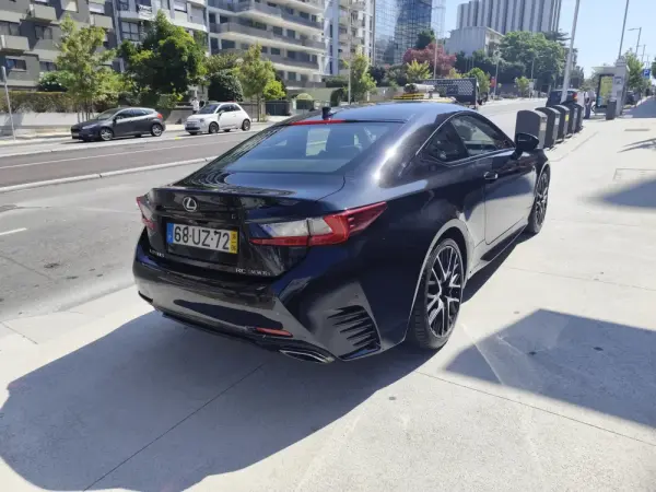 Lexus RC 300h Black Edition 29