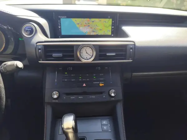 Lexus RC 300h Black Edition 9