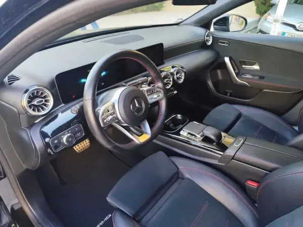 Mercedes-Benz A 180 d 7G-DCT AMG Line 12